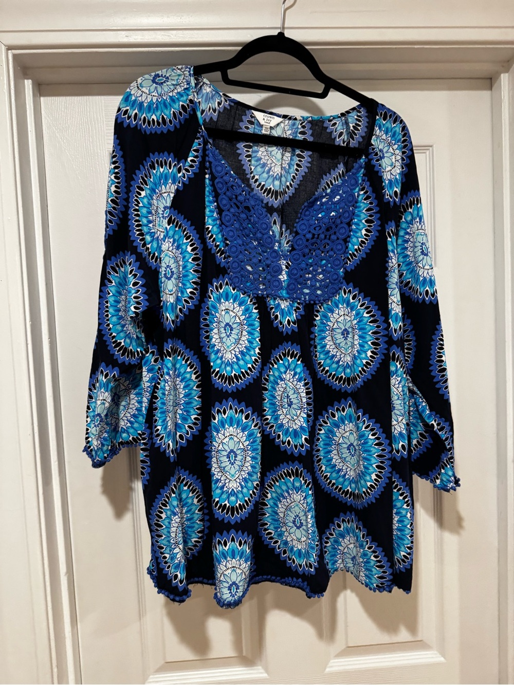 crown & ivy Blue and White Medallion Crochet-Neck Tunic